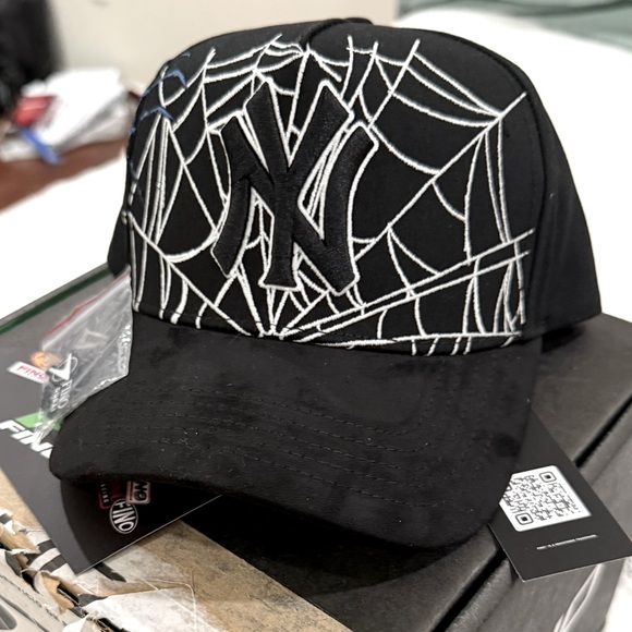 NY Spider- Gallo Fino Dubai Collection
